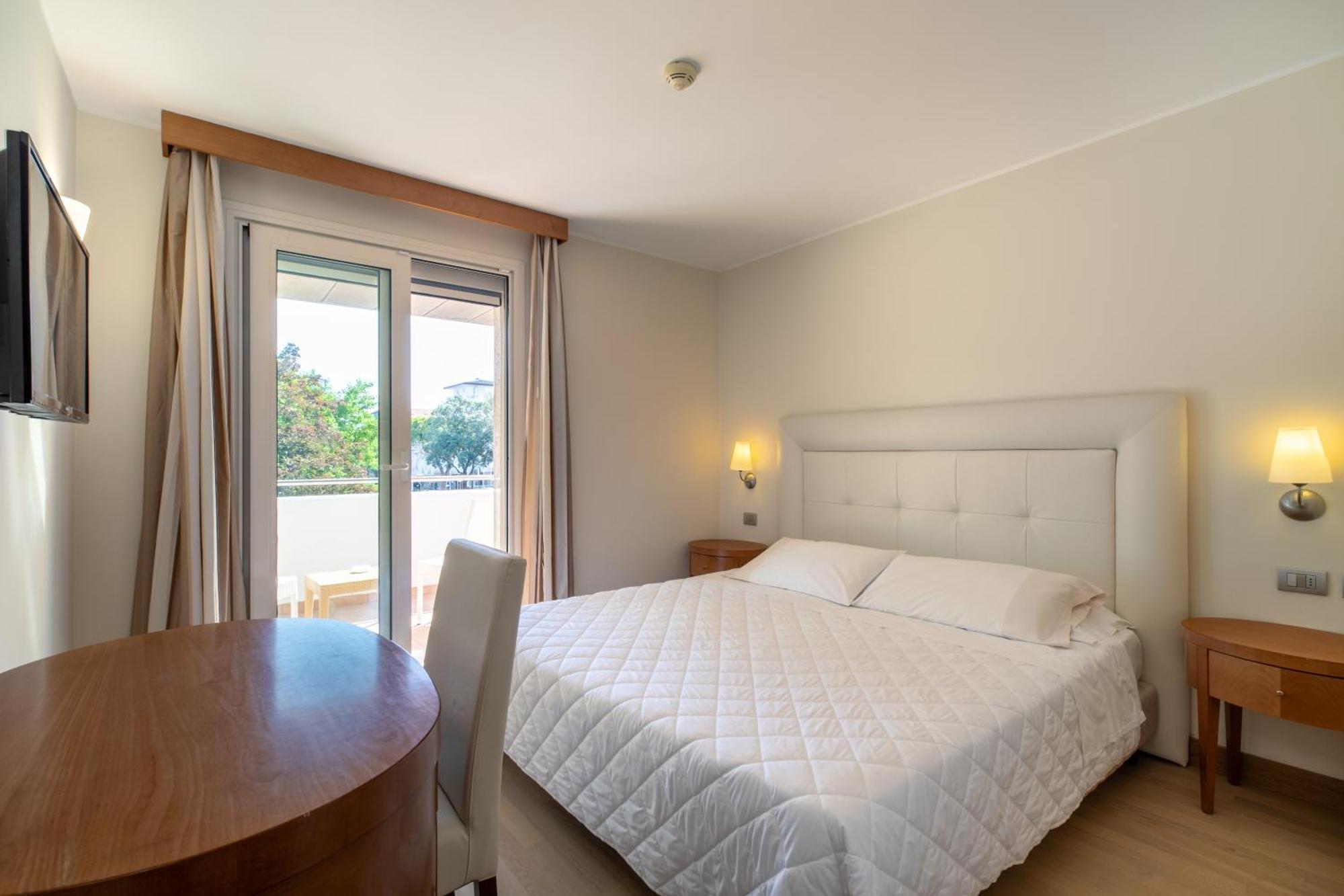 Hotel Villa Doimo Lignano Sabbiadoro Buitenkant foto