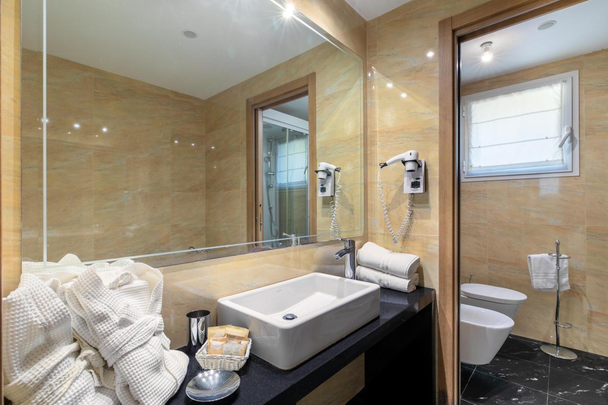 Hotel Villa Doimo Lignano Sabbiadoro Buitenkant foto