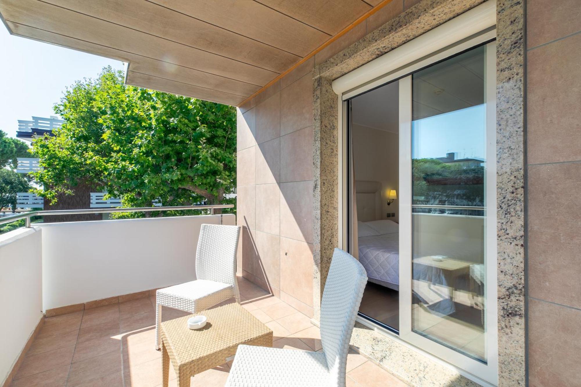 Hotel Villa Doimo Lignano Sabbiadoro Buitenkant foto