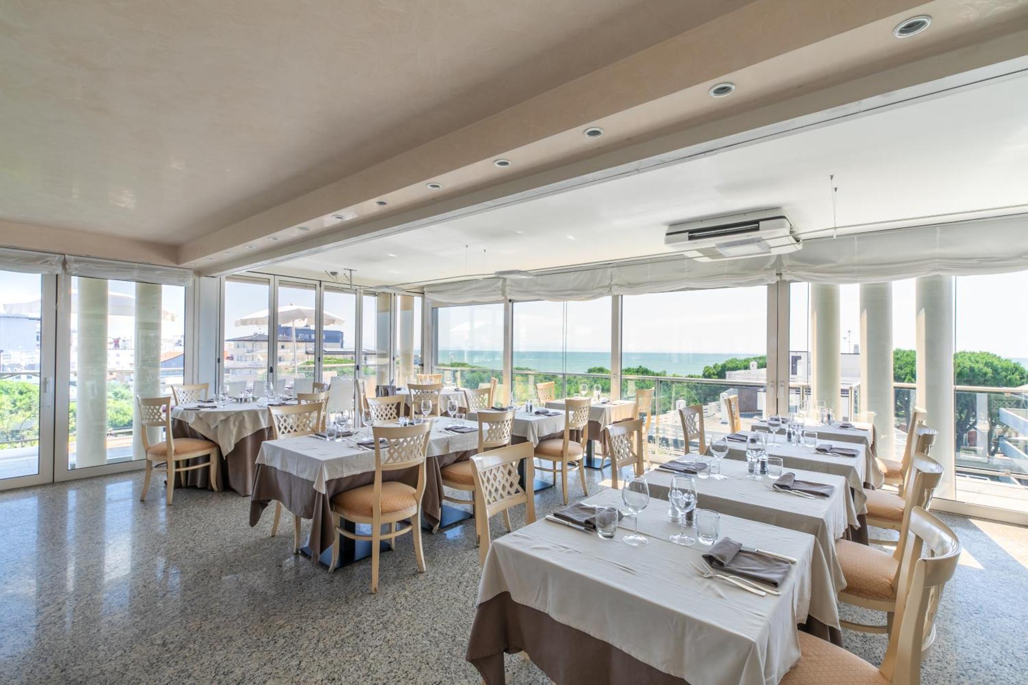 Hotel Villa Doimo Lignano Sabbiadoro Buitenkant foto