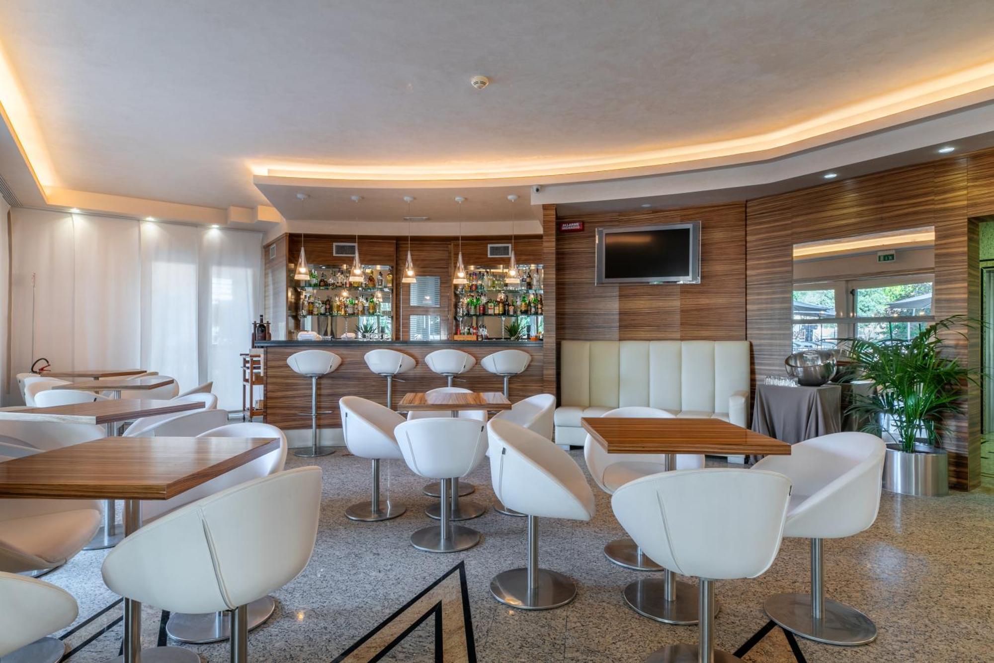Hotel Villa Doimo Lignano Sabbiadoro Buitenkant foto