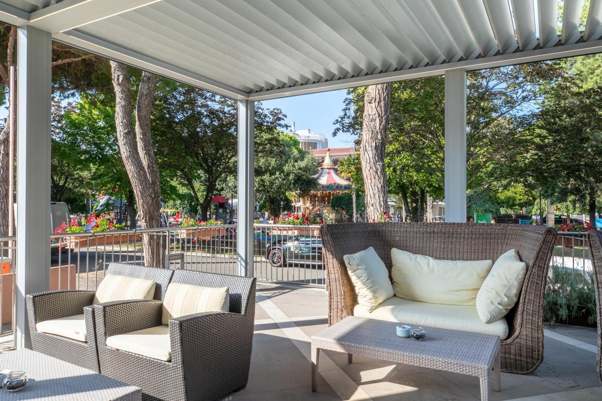 Hotel Villa Doimo Lignano Sabbiadoro Buitenkant foto