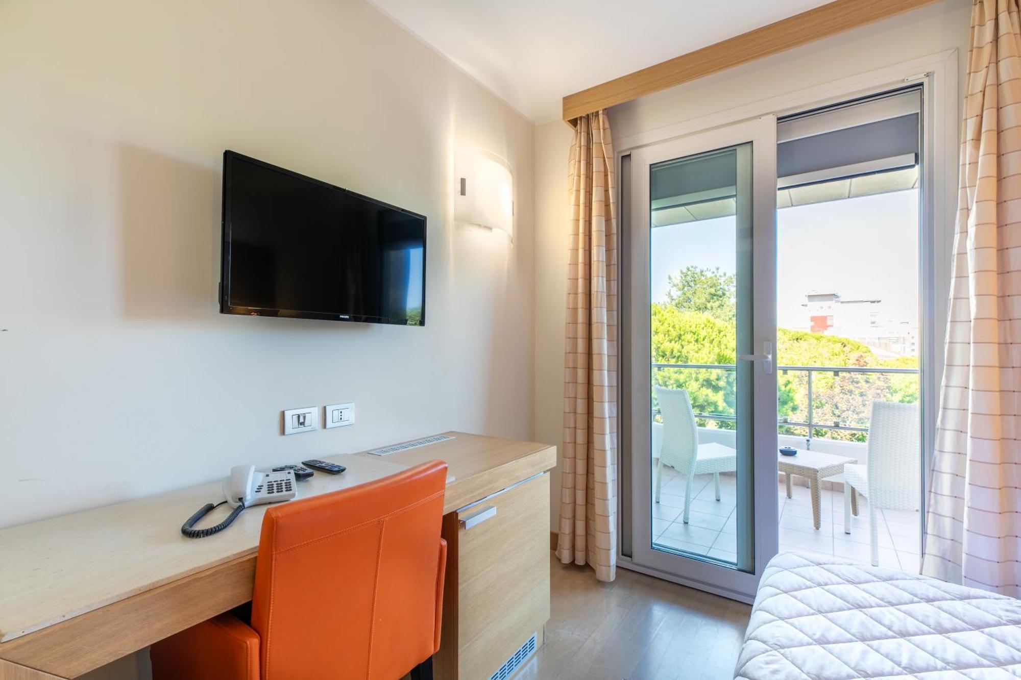 Hotel Villa Doimo Lignano Sabbiadoro Buitenkant foto