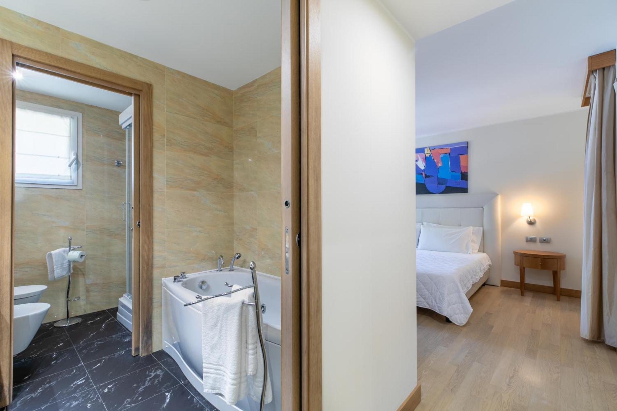 Hotel Villa Doimo Lignano Sabbiadoro Buitenkant foto